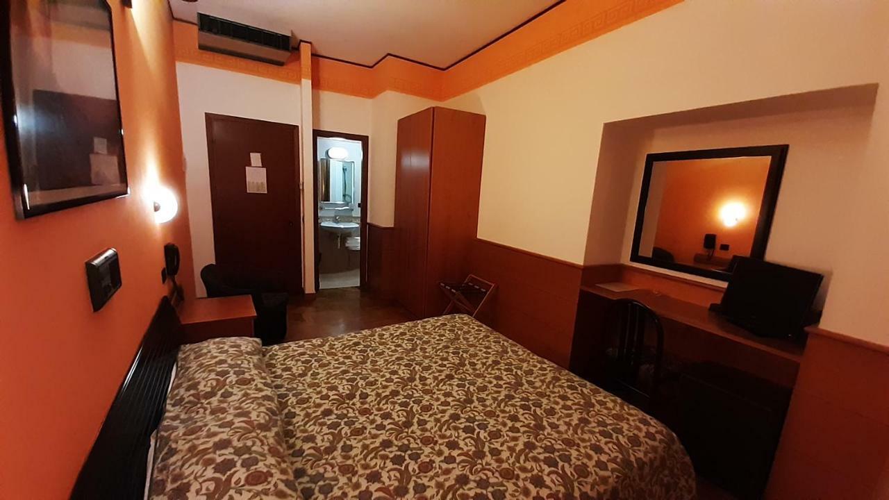 Hotel Valentino Centro Storico Орв'єто Екстер'єр фото
