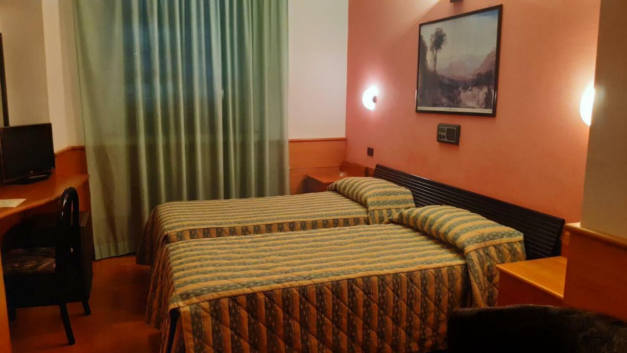 Hotel Valentino Centro Storico Орв'єто Екстер'єр фото